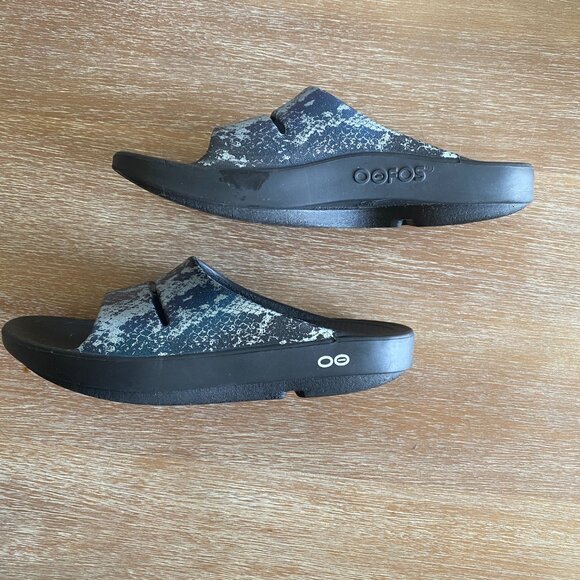 OOFOS Unisex Slide Recovery Footwear in Iridescent Snake Women’s 8 - Men’s 6 - Picture 7 of 7